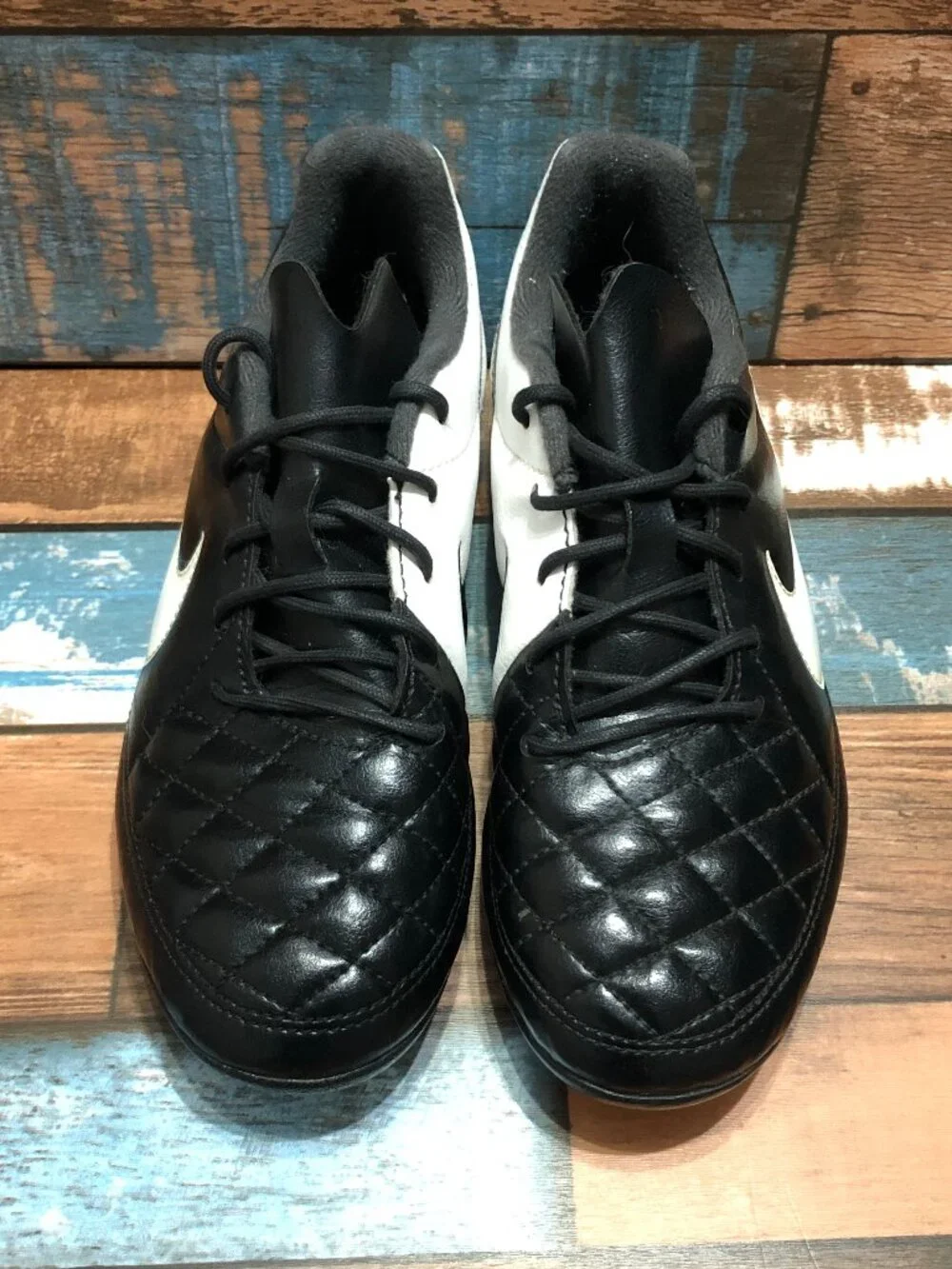 Nike Tiempo Soccer Cleats 631286-010 Black-White Youth Boys Size 2Y